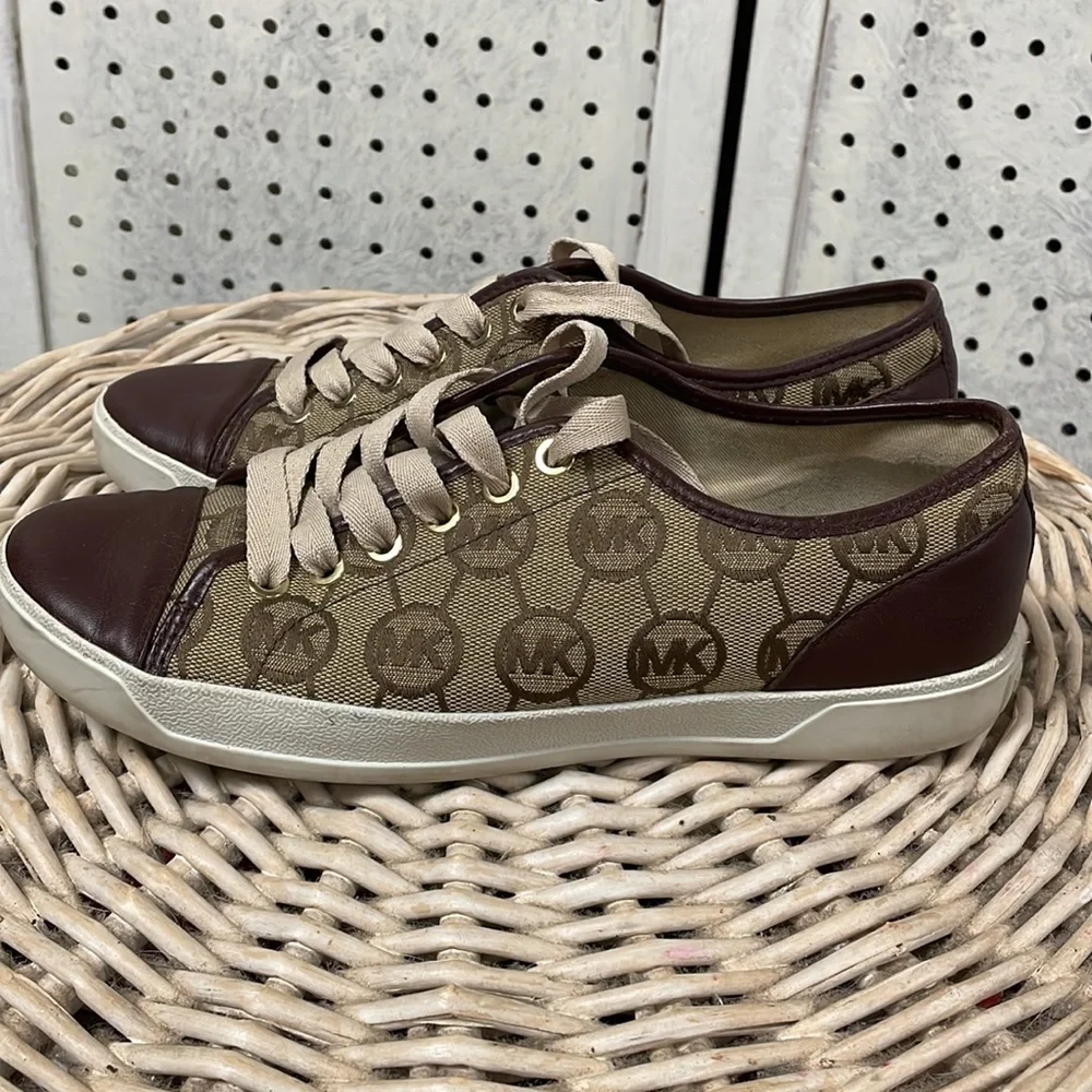 Michael Kors SALE! - Picture 4 of 12